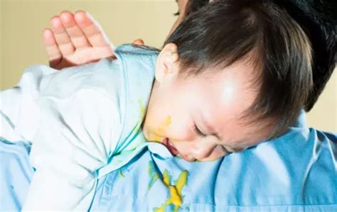 Infografía: Causas comunes de vómitos en lactantes y niños