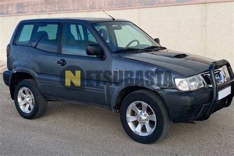 Imagen de un interior de Nissan Terrano 2 con fundas de asiento a medida instaladas.