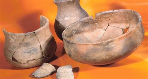 Recreación de un recipiente de arcilla prehistórico utilizado como biberón.