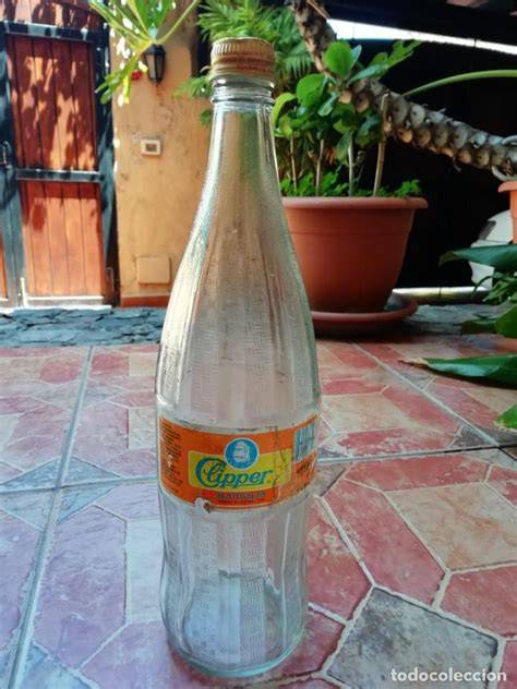 Antigua botella de refresco Clipper o imagen de Ciudad Jardín de Las Palmas de 1950s