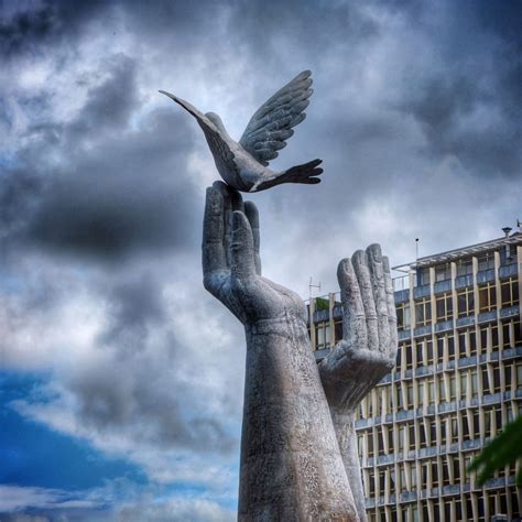 Monumento a la Paz en la Sierra de Pàndols