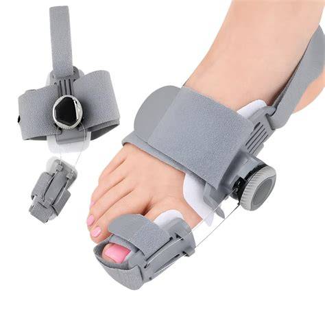 Foto de corrector de hallux valgus pediátrico en uso, mostrando el diseño ergonómico