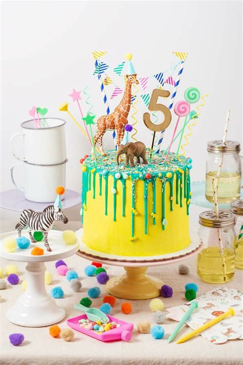 Tarta de cumpleaños infantil decorada con animales