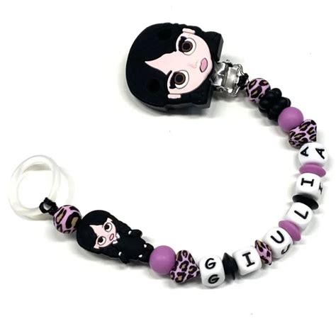 Diseño de chupete personalizado con cadenita y nombre, estilo de cuento de hadas