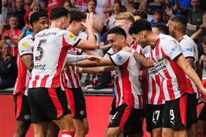 Jugadores del PSV Eindhoven celebrando un gol