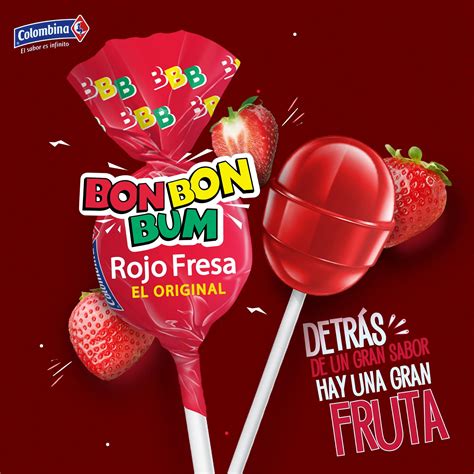 Foto de una chupeta Bon Bon Bum clásica de fresa, destacando su envoltura y chicle.