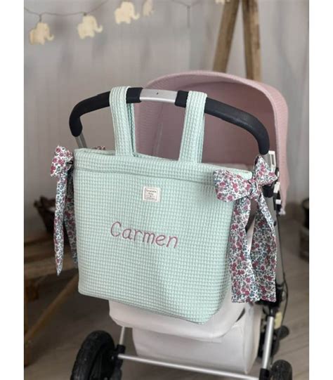 Diferentes modelos de bolsos talega y canastilla con variedad de estampados y tamaños.