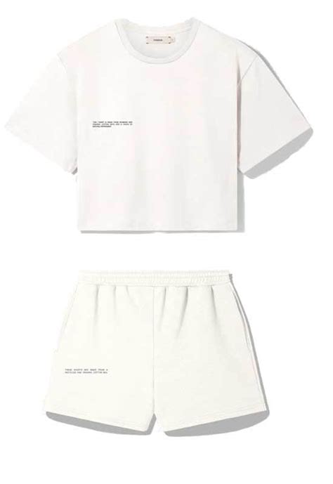 Diseño de un chándal de pantalón corto y camiseta de manga corta para verano y un chándal de felpa para invierno para bebé