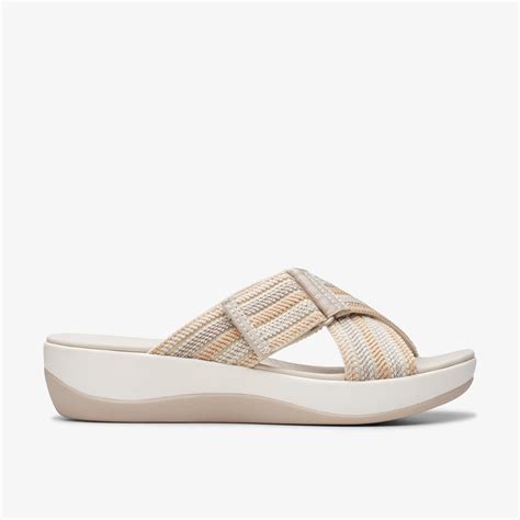 Sandalias Clarks Arla Wave de cuña en color beige