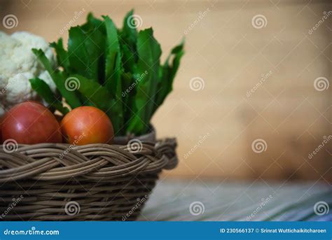 Ilustración: Manzana fresca y lista para ser cocinada al vapor