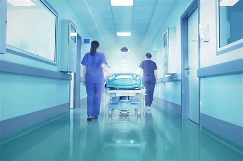 Matrona profesional en entorno hospitalario de Girona