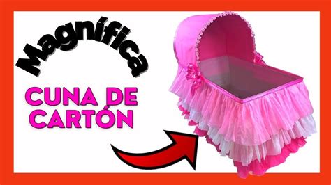 Cuna de cartón finlandesa de Cartonlab con bebé