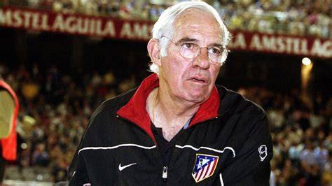 Foto de Luis Aragonés dirigiendo al Atlético de Madrid