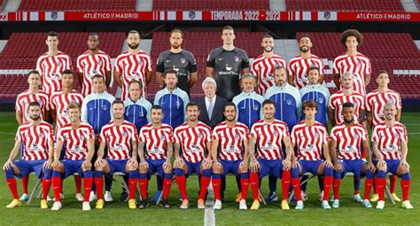 Foto del equipo del Atlético de Madrid celebrando el ascenso