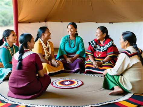 Foto de mujeres indígenas debatiendo en un círculo