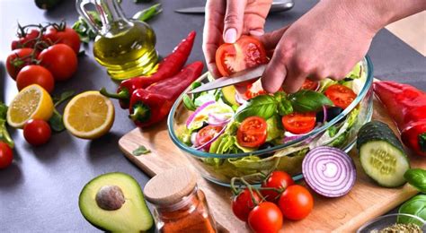 Esquema visual con la selección de ingredientes frescos: corazón de ternera, vegetales y ajo.