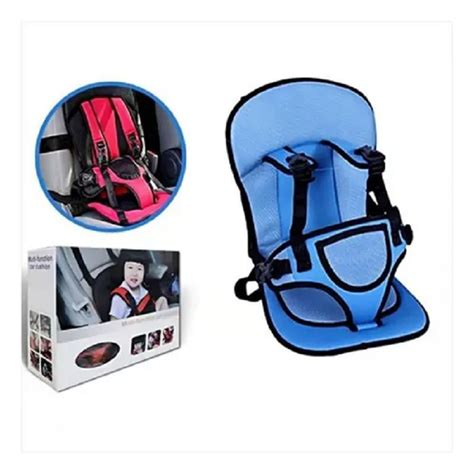 Silla de seguridad para automóvil para bebé, con el arnés visible