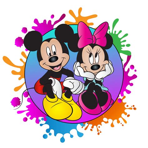 Diversos biberones Nuk con diseños de Mickey y Minnie Mouse en distintos colores.