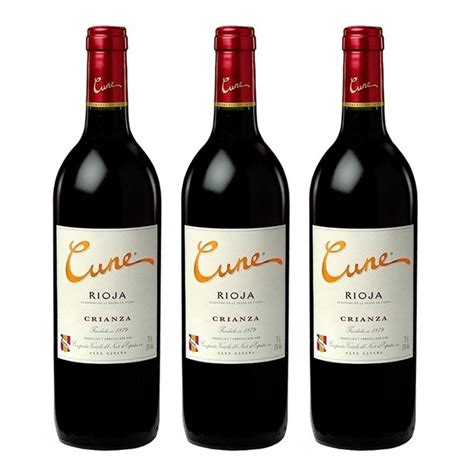 Botellas de vino tinto Cune Crianza en una caja de 12 unidades