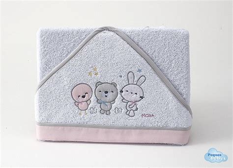 Diseños de capas de baño para bebés con nombres bordados y motivos infantiles