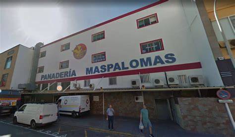 Fachada o interior de la Panadería MASPALOMAS en San Fernando, mostrando sus productos