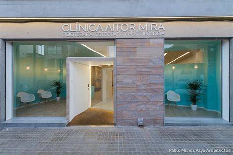 Foto de la entrada o fachada principal de la Clínica del Pilar Barcelona
