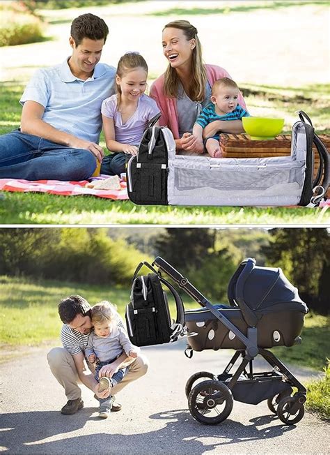 familia usando una mochila cambiador durante un paseo