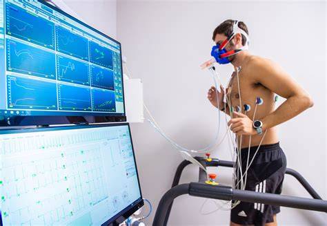 Fotografía de un atleta en una prueba de esfuerzo monitorizada