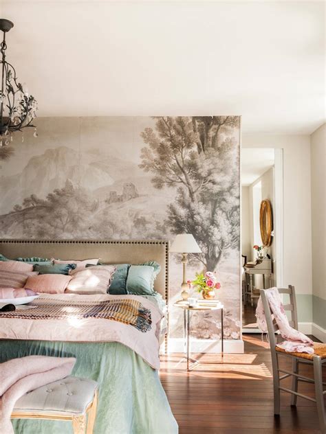 Papel pintado floral en dormitorio infantil romántico