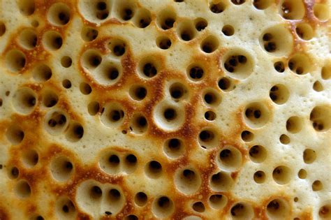Fotografía de un patrón de agujeros que puede desencadenar tripofobia
