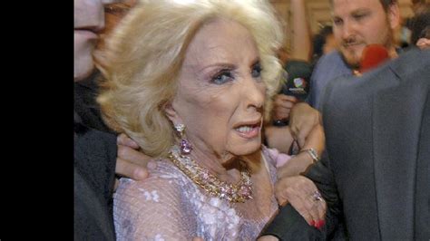 Diseños de moda y joyas de Mirtha Legrand