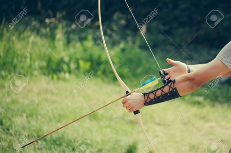 Diana como cazadora con arco, flechas y ciervo