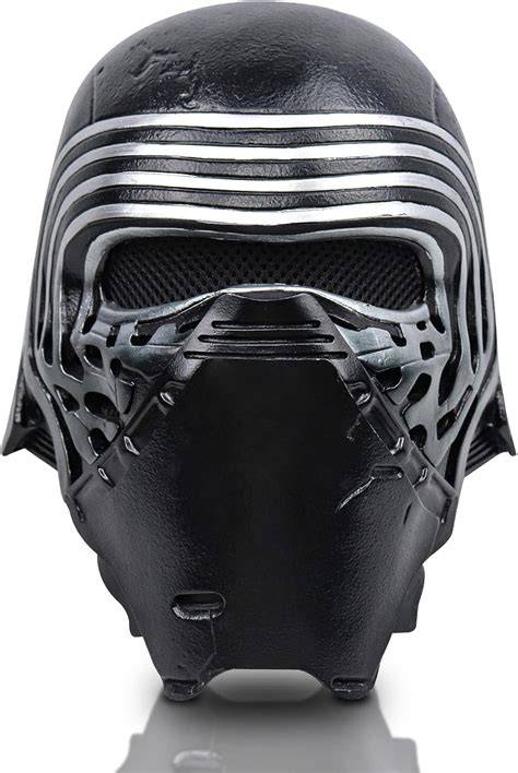 Fotografía detallada del casco electrónico de Kylo Ren con acabado texturizado y visera característica.