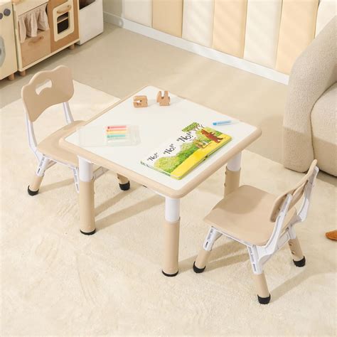 Mesa y sillas infantiles Sobuy con diseño moderno y colores atractivos, mostrando su funcionalidad