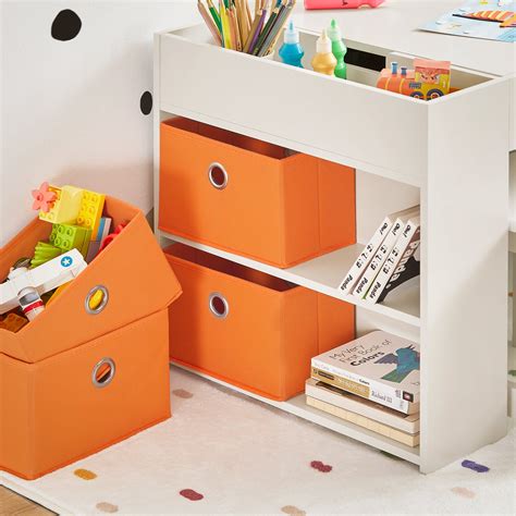 Mesa infantil Sobuy mostrando sus compartimentos de almacenamiento y cestas extraíbles en uso con juguetes y libros.
