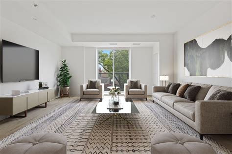Imagen de una sala de la UCIPN decorada con vinilos infantiles para crear un ambiente más agradable