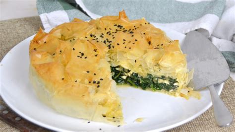 pastel de repollo y queso feta con masa filo crujiente