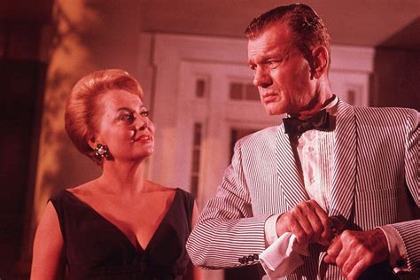 Olivia de Havilland y Joseph Cotten en una escena de la película