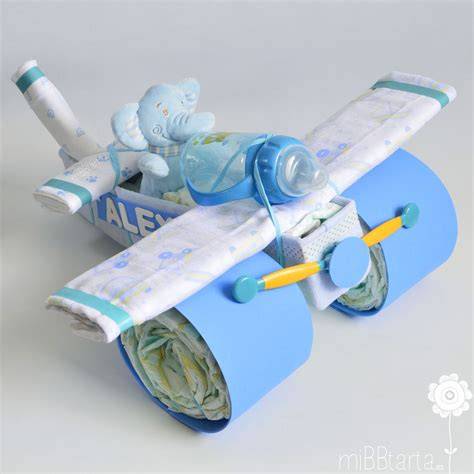 Diseño de un avión de pañales como inspiración para regalos de bebé