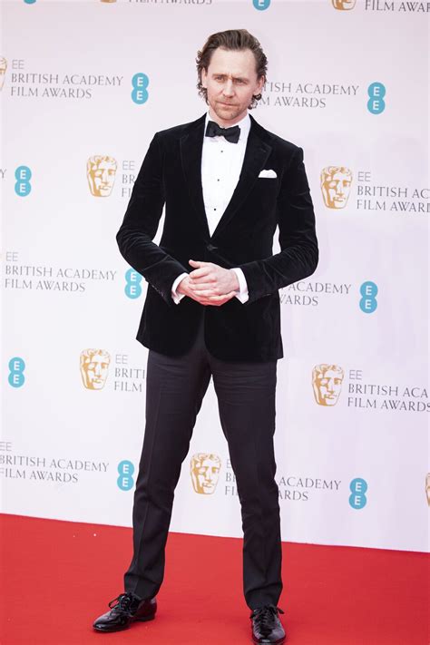 Tom Hiddleston en una alfombra roja