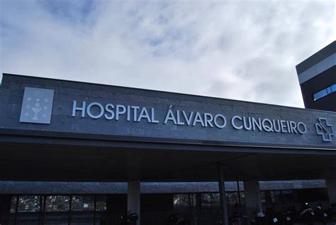 Fachada principal del Hospital Álvaro Cunqueiro