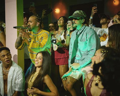 Fotografía grupal o collage de Bad Bunny, Ozuna y J Balvin, celebrando sus logros en YouTube