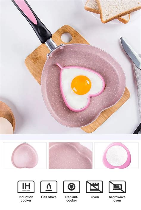 Fotografía de utensilios de cocina creativos, incluyendo cortadores de pan con formas de animales y moldes para huevos