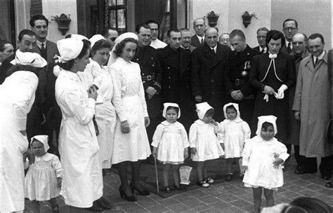 Fotografía de Enrique Jaso Roldán como profesor de la Escuela Nacional de Puericultura en 1932-1933.