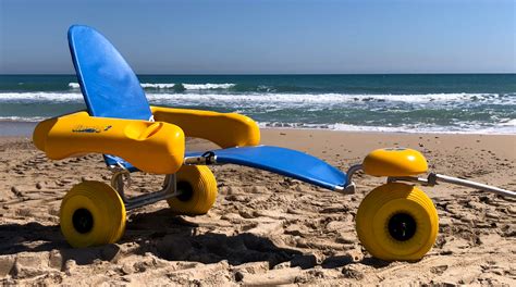 Foto: Silla anfibia en playa accesible