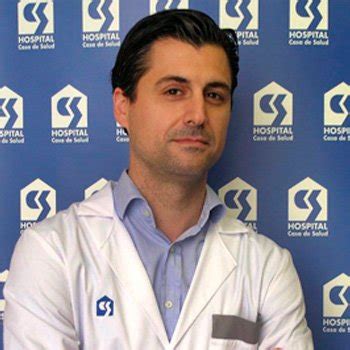 Retrato profesional del Dr. Isidoro Cortell