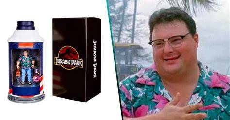 Dennis Nedry con el bote de Barbasol en Parque Jurásico