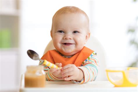 Foto de bebés felices comiendo papilla Holle o imagen de los distintos envases de papilla Holle.