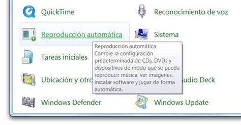 Interfaz del Panel de Control de Reproducción Automática en Windows 7, mostrando la casilla para desmarcar la ejecución automática.
