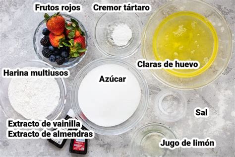 Infografía detallada de los ingredientes y pasos para hacer una bomba fétida casera con huevos, leche y vinagre
